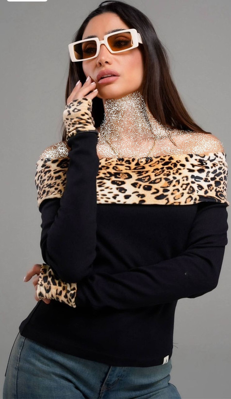 تیشرت کراپ یقه پلنگی قایقی زنانه