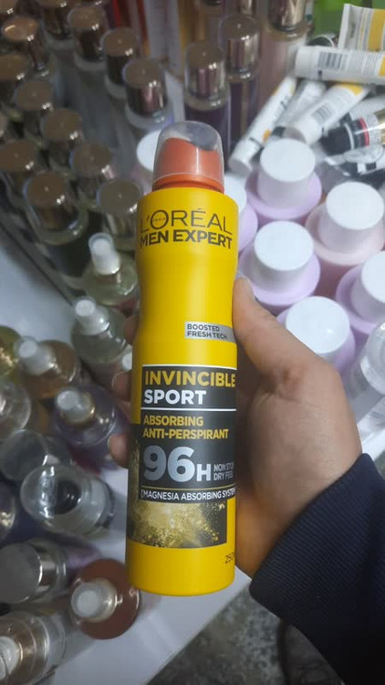 اسپری ضد تعریق مردانه لورآل Men Expert Invincible Sport با ماندگاری 96 ساعته و جذب سریع عرق