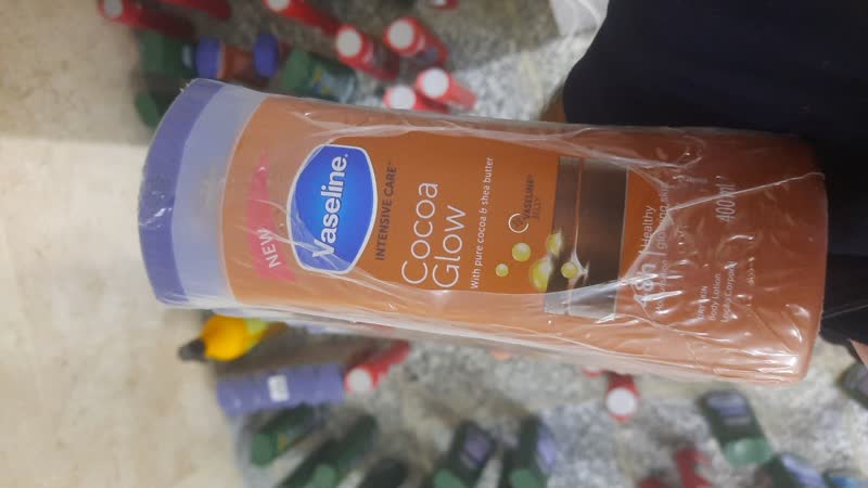 لوسیون بدن مدل Cocoa Glow حجم 400 میلی‌لیتر | مرطوب‌کننده و درخشان‌کننده پوست با کره کاکائو