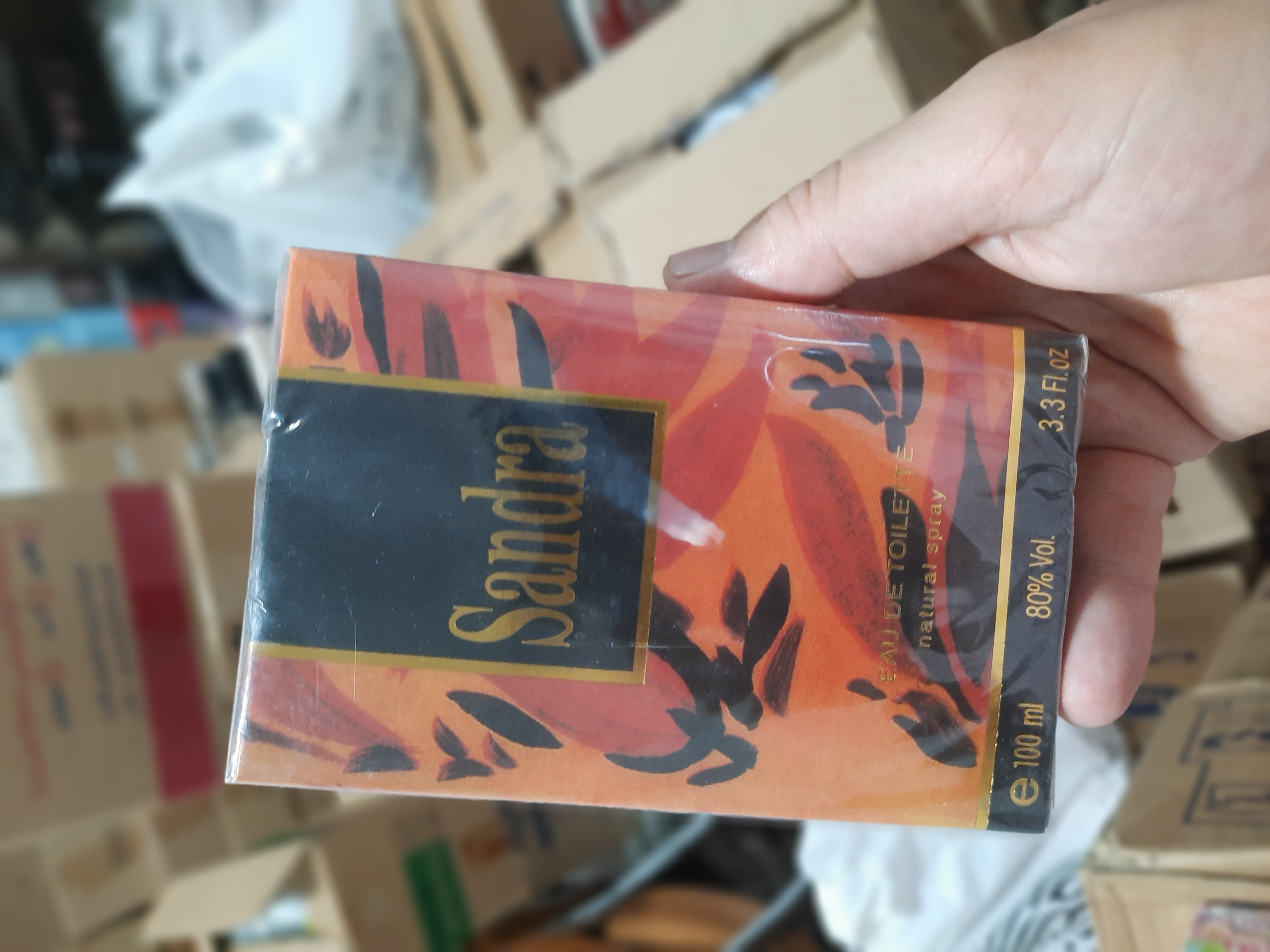 عطر زنانه ساندرا  اماراتی شرکتی Sandra Eau De Toilette رایحه گرم و شیرین میوه و گل های بهاری  100 میل